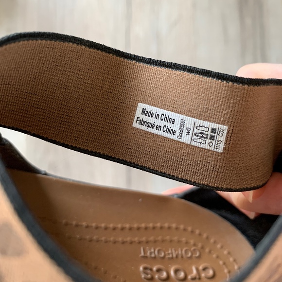 Crocs Anna Ankle Strap Leopard Print Sandals - Picture 5 of 6